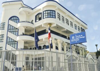 Prisión preventiva para policías y marino por violación y robo