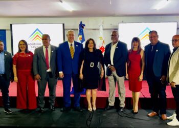 ADOMPRETUR juramenta directiva en Santiago liderada por Junior McDougal