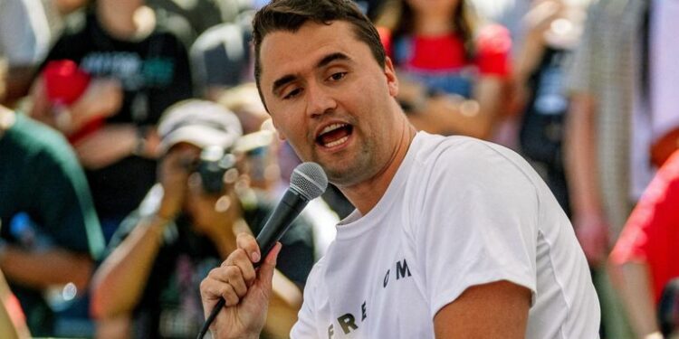 Asesinan a tiros simpatizante de Trump, Charlie Kirk, durante evento en Utah