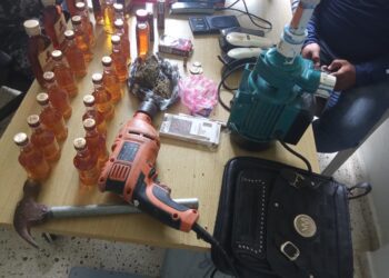 Policía desmantela punto de drogas en vivienda abandonada en El Cercado