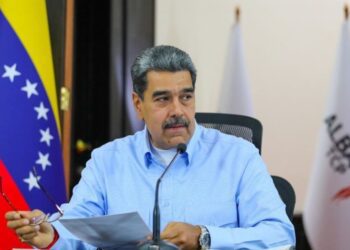 Maduro acusa a EE. UU. de agresión y advierte una amenaza militar