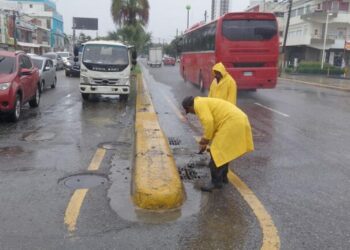 Santo Domingo Este activa operativo preventivo ante onda tropical