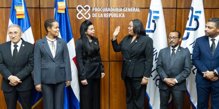 Isaura Suárez asume Dirección de Carrera del Ministerio Público