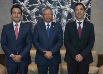 Ejecutivos de Scotiabank visitan al presidente de Banreservas