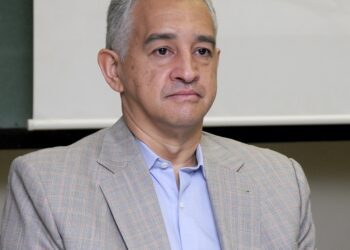 Exfiscal denuncia irregularidades en Senasa, pactos de corrupción y ejecuciones policiales 