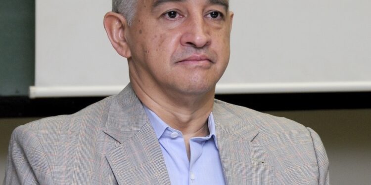 Exfiscal denuncia irregularidades en Senasa, pactos de corrupción y ejecuciones policiales 