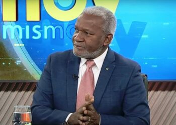 Un exministro acusa al Gobierno de negligencia educativa