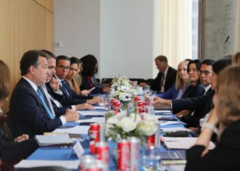 Tráfico impide encuentro de Abinader con líderes globales; Bisonó asume el compromiso