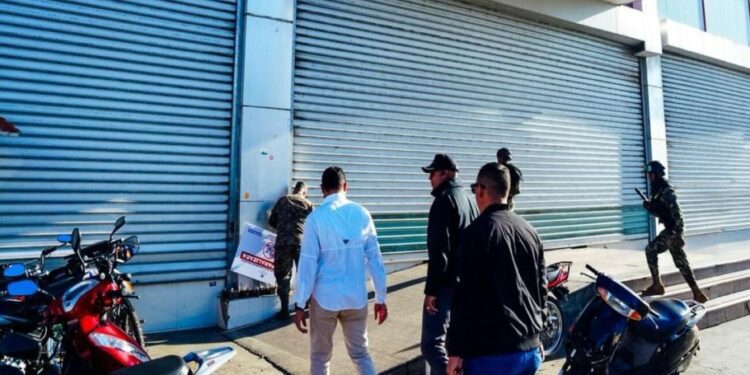 Mived paraliza naves y plazas por fallas de seguridad estructural