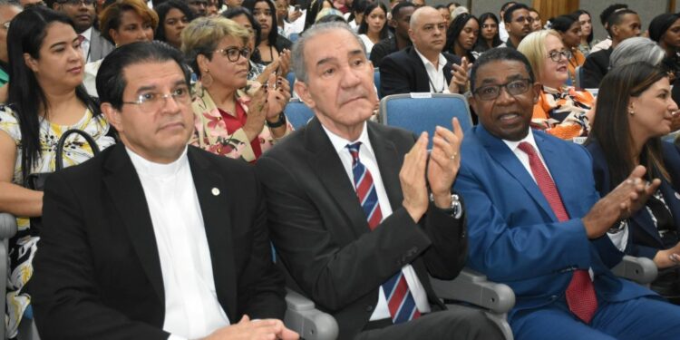 MESCyT eleva el premio a jóvenes investigadores a RD$1 millón