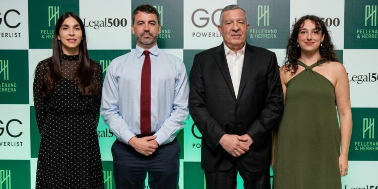 Reconocen a los mejores consejeros legales de RD