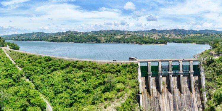 Lluvias elevan niveles en presas y mejoran reservas de agua en RD
