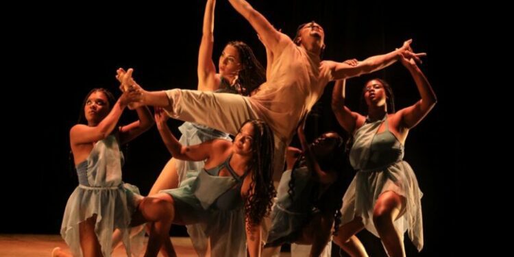 Un derroche de adrenalina y talento en la noche de “Danza Joven” en EDANCO 2025