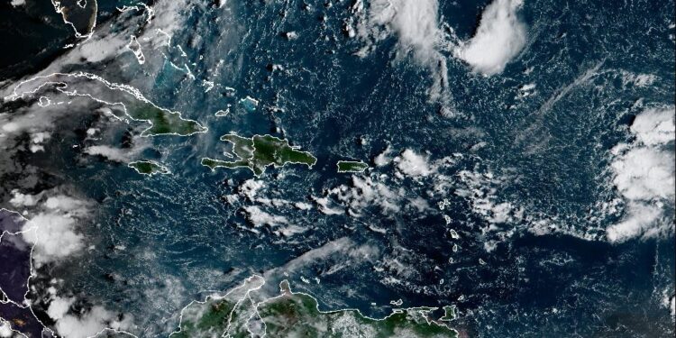 Indomet: Onda tropical y vaguada provocarán lluvias dispersas en provincias