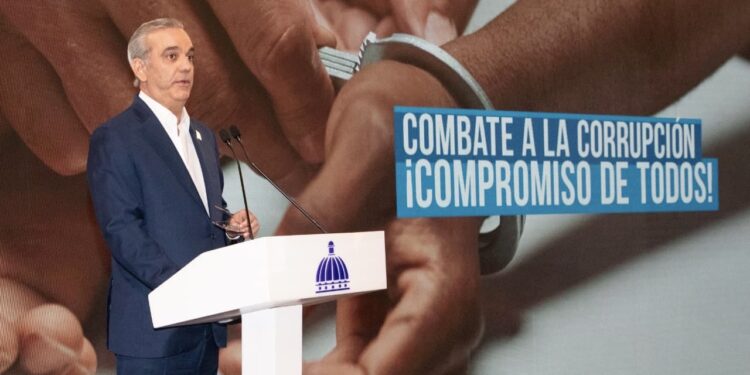 Abinader: “Quien robe fondos de salud enfrentará la justicia”