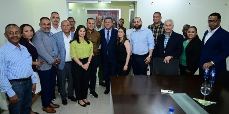 La Fuerza del Pueblo se refuerza en Santiago