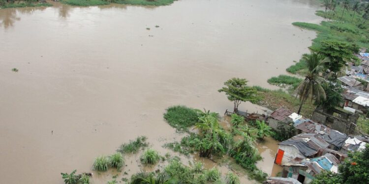 Abinader pone ríos Ozama e Isabela bajo decreto urgente