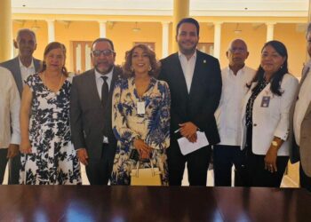 Abinader se reúne con líderes de Jarabacoa y promete acelerar obras