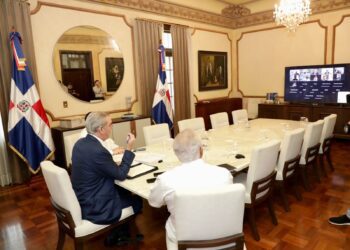 Abinader encabeza reunión virtual con 15 gobernadoras tras el paso del huracán Melissa