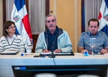 Abinader suspende docencia y labores en provincias bajo alerta roja