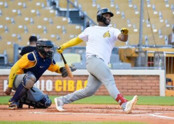 Primer juego de exhibición entre Águilas y Gigantes