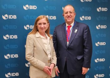 Magín Díaz se mueve con fuerza en cumbre económica global