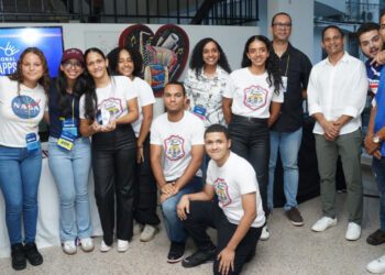 Estudiantes de escuelas públicas arrasan en el Nasa Space Apps Challenge
