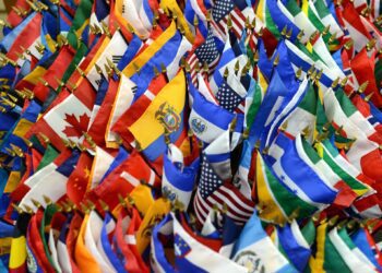 Dominicanos adelantan envío de remesas ante miedo a deportaciones desde EE.UU.