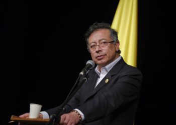 Petro se baja de la Cumbre en RD por veto a tres países