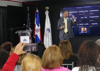 Enseñarán a dominicanos en EEUU. cómo evitar el impuesto del 1% en remesas