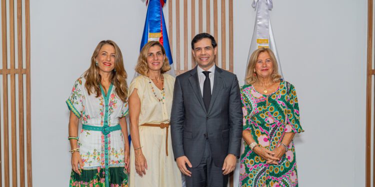 Grupo Piñero apuesta por la cultura con estreno de filme y acuerdo oficial