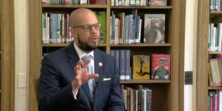 Alex Marrero podría ser el primer canciller dominicano en NYC