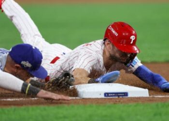 Dodgers resisten en la novena y toman control de la serie