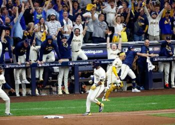 Milwaukee golpea de nuevo a Chicago y toma el control de la serie