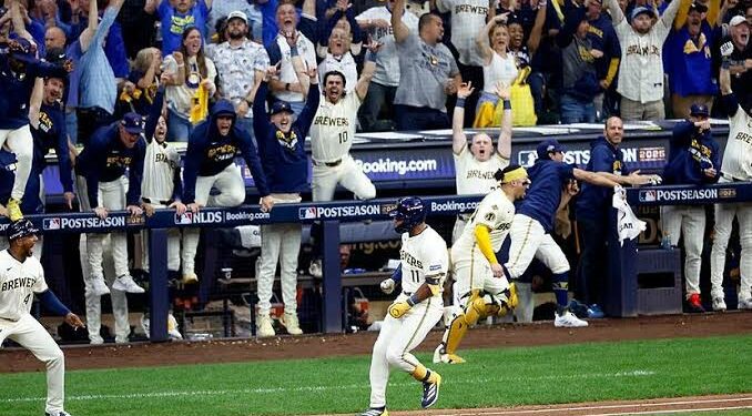 Milwaukee golpea de nuevo a Chicago y toma el control de la serie