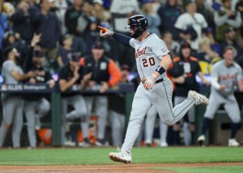 Mariners castigan a los Tigers y se colocan arriba en la serie  de la Mlb