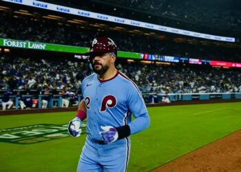 Dos jonrones de poder y los Filis aplastan a los Dodgers 8-2 y evitan eliminación