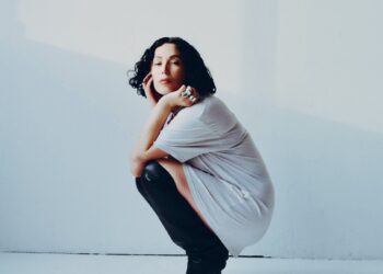 Kelly Lee Owens lanza “ASCEND” y anuncia nuevo EP bailable