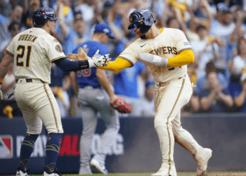 Milwaukee despacha a Chicago y vuela a la Serie de Campeonato