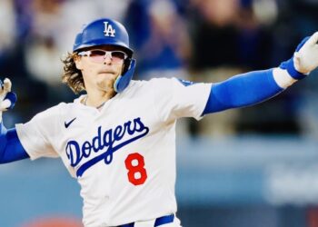 Snell imponente y los Dodgers toman ventaja en la SCLN ante Milwaukee