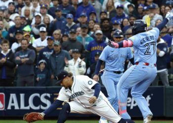 Guerrero Jr. y Giménez despiertan a los Blue Jays