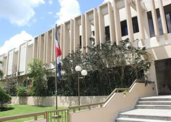 Arrestan a alguacil implicado en asesinato de joven en SFM