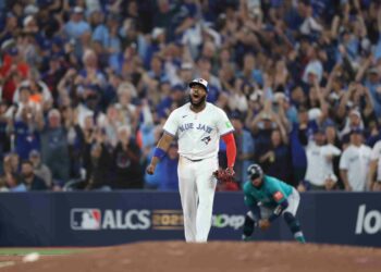 Azulejos vencen a Seattle y empatan la serie con ofensiva explosiva