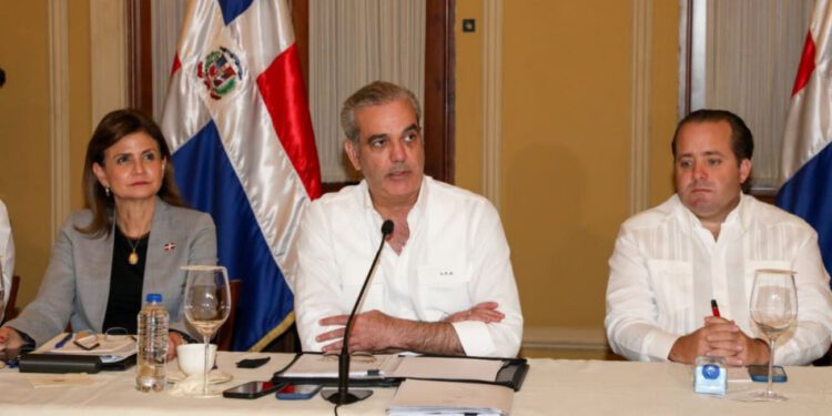 Suspenden docencias y reducen jornada laboral en provincias en alerta roja