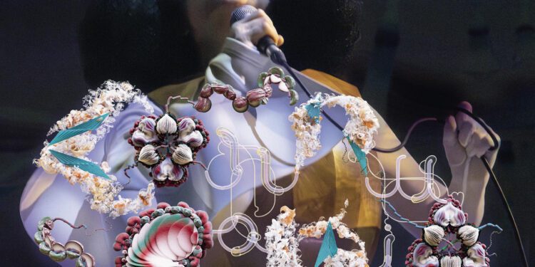 Björk lanza “Cornucopia”, su espectáculo más ambicioso