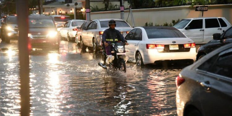Tormenta Melissa intensifica lluvias y crece el riesgo de inundaciones en RD