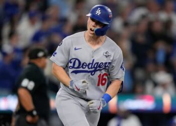 Dodgers empatan la Serie Mundial con poder y dominio en Toronto