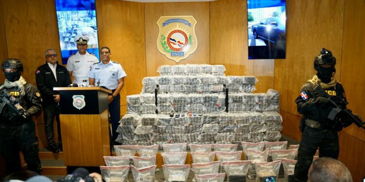 Incautan 650 paquetes de presunta cocaína en operativo aéreo, marítimo y terrestre en Baní