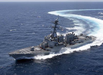 El buque de guerra estadounidense USS Gravely navega por el Caribe