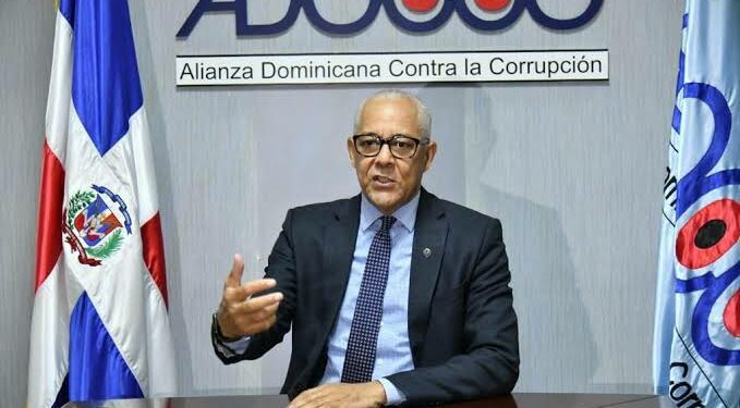 ADOCCO acusa a Carlos Pimentel de faltar a la verdad sobre licitación del INTRANT